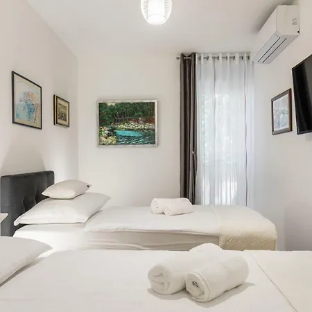 Bella Vista Apartment *